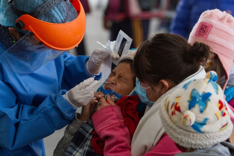 Contagios de covid se aceleran 233% en ni&ntilde;os; de 1,613 casos en junio a 5,373 en julio