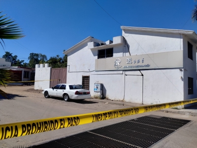 Hombres con pistola en mano roban joyer&iacute;a en una Plaza de la Campi&ntilde;a, en Culiac&aacute;n