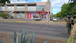 Matan a balazos a un hombre dentro de un auto, en el estacionamiento de una farmacia, en la Miguel Hidalgo, en Culiac&aacute;n
