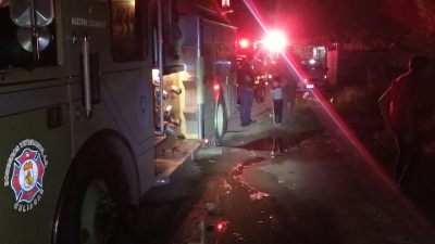 Dos adultos mayores fueron rescatados por sus vecinos luego de que se incendi&oacute; su casa