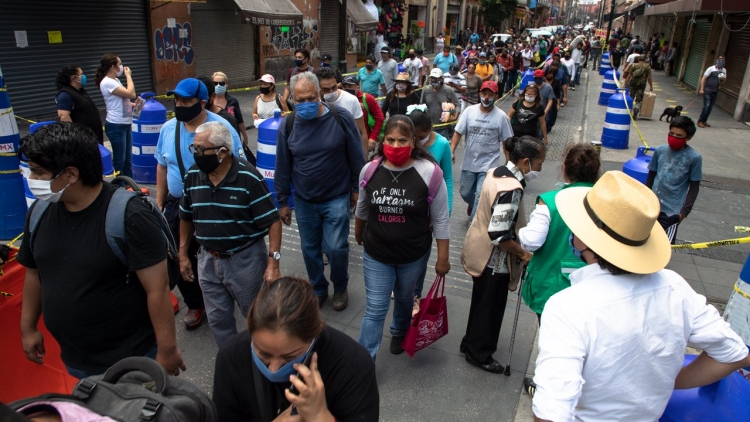 Mexicanos a&uacute;n tienen dudas por la seguridad de las vacunas; revela consulta Mitofsky