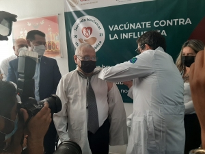 Arranca Cu&eacute;n la vacunaci&oacute;n contra la influenza y presenta a nuevos subsecretarios de Salud
