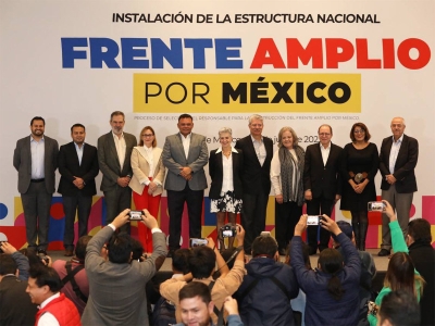 Aspirantes presidenciales de 'Frente Amplio por M&eacute;xico' no tendr&aacute;n que solicitar licencia a sus cargos