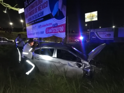 Aparatosa volcadura sobre el bulevar Las Torres deja a cinco mujeres y un hombre lesionados, en Culiac&aacute;n