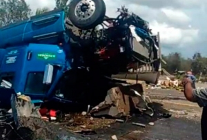 Choque múltiple bloquea la autopista Culiacán-Mazatlán