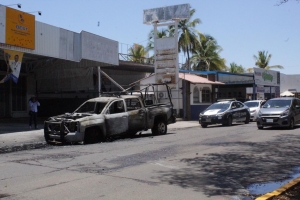 Se quema patrulla de la Policía de Investigación, en Culiacán