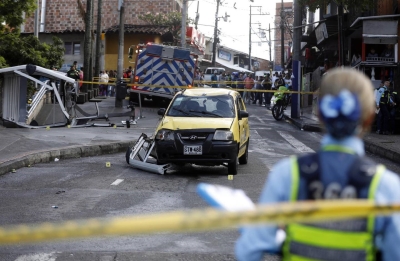 Teleférico se desploma con pasajeros en Medellín, Colombia; hay un muerto y 20 heridos
