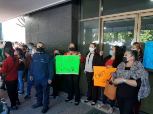 Seguidores de Chuy Vald&eacute;s protestan en el PRI; no quieren de candidato a Zamora