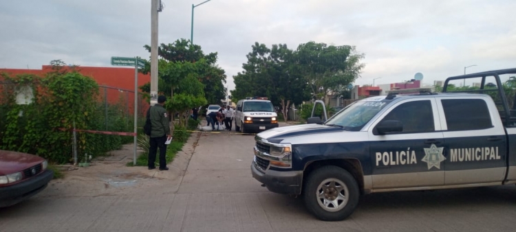 Lo asesinan afuera de su casa a balazos en Culiacán
