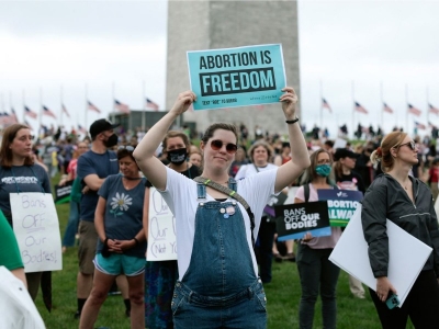 Miles marchan en EU en defensa del derecho al aborto