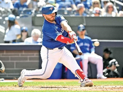 El tijuanense Alejandro Kirk conecta doblete y remolca dos carreras; Toronto gana 5-2 a Tampa Bay