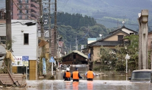 Evacuan a 75 mil personas por intensas lluvias en Jap&oacute;n