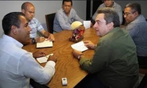 Sale a la luz foto de reunión entre Pio López Obrador y Eduardo Ramirez