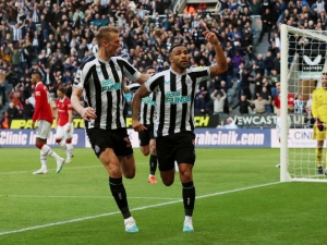 Newcastle vence a Manchester United y lo baja del podio