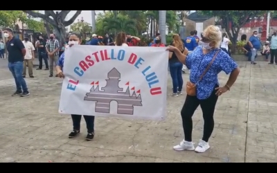 Se manifiestan prestadores de servicios sociales por falta de trabajo