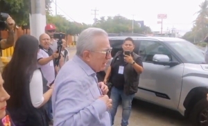 El Gobernador Rub&eacute;n Rocha Moya &iexcl;no pudo votar!