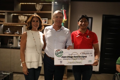 Recibe sinaloense Juan Diego Garc&iacute;a est&iacute;mulo de 200 mil pesos por oro Paral&iacute;mpico