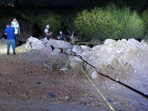 Localizan cuerpo en estado de descomposición a orilla de autopista Benito Juárez, en Mocorito