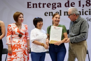 Gobernador Rocha entrega otros mil 825 t&iacute;tulos de propiedad