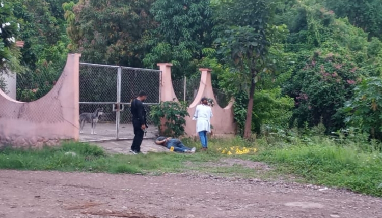 Encuentran a hombre ejecutado con múltiples disparos en la Rosario Uzarraga