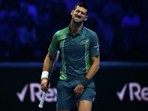 Novak Djokovic cae ante Jannik Sinner en ATP Finals