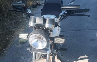 Polic&iacute;as recuperan motocicleta reportada como robada en Valle del Sol, Culiac&aacute;n; hay un detenido