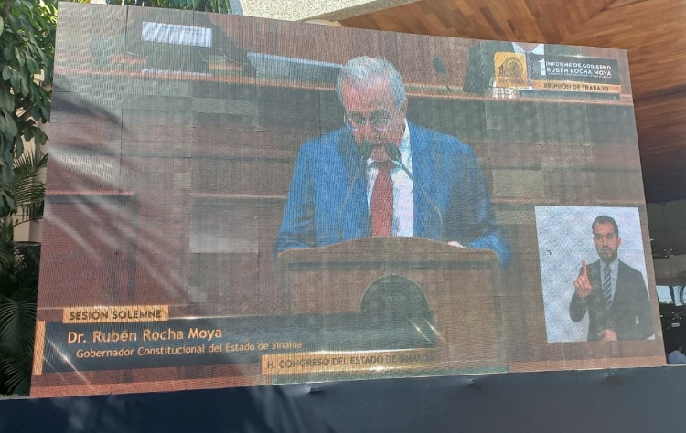 "No es un besamanos" dijo el Gobernador Rocha Moya al rendir su Primer Informe de Gobierno