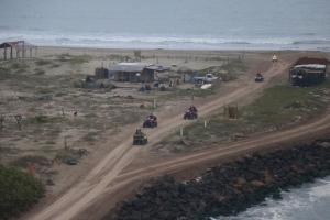En sobrevuelo detectan gente en cuatrimotos en playas de Bellavista, Guasave