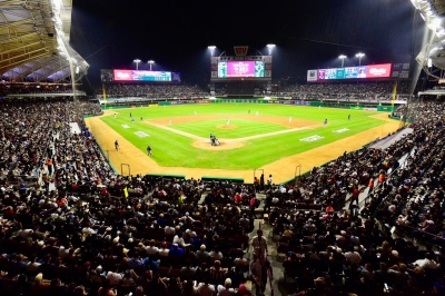 La pasi&oacute;n por el b&eacute;isbol inunda de aficionados el estadio de Tomateros, en el primer juego de la serie final de LMP