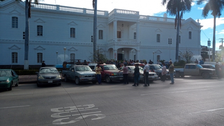 Tiangueros y alcalde acuerdan postergar el cierre y liberan la Obreg&oacute;n