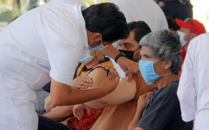 Variantes de coronavirus est&aacute;n ganando carrera contra vacunas anticovid: OMS