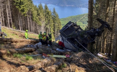 Cae telef&eacute;rico en Italia, deja 13 muertos