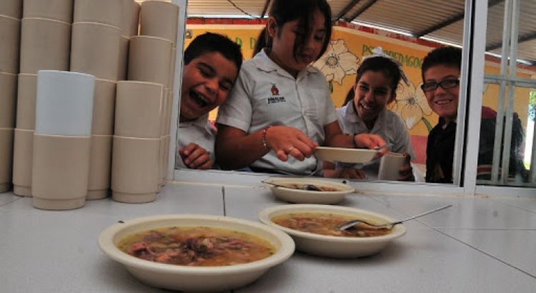 Dejan fuera de presupuesto escuelas de tiempo completo y programas para niños migrantes y jornaleros