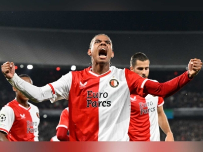 Feyenoord no extra&ntilde;a a Santiago Gim&eacute;nez y triunfa en Champions League