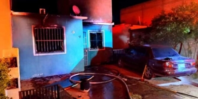 Sujeto baña con gasolina a su esposa y la prende en llamas, en Guamúchil