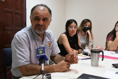 Recibe Alberto Bueno el Reconocimiento “Luisa Josefina Hernández”