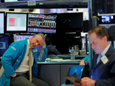 Contin&uacute;a el desplome de las acciones en Wall Street pese a medidas de emergencia