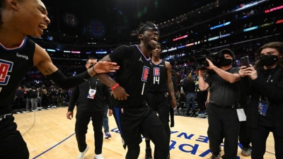 Dram&aacute;tica victoria de los Clippers sobre Lakers