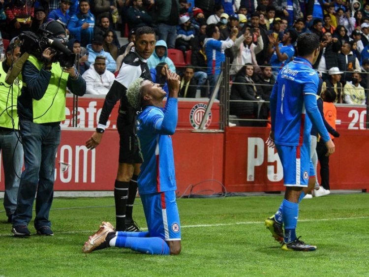 Cruz Azul derrota a Am&eacute;rica y avanza a la final de la Copa Sky 2022