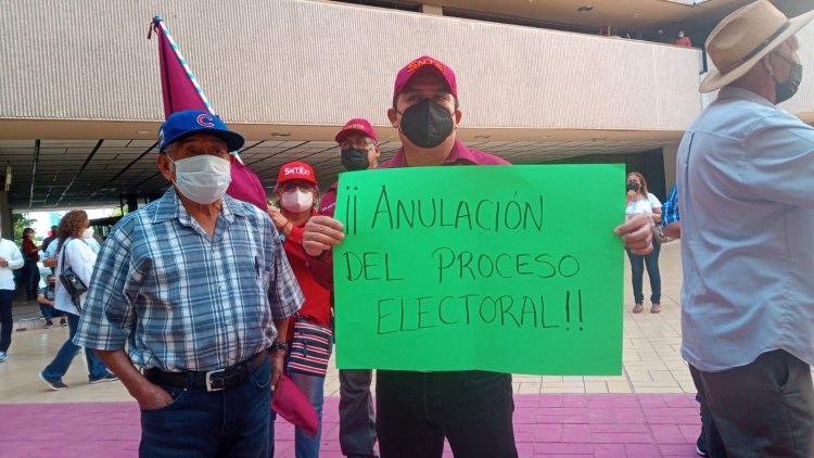 Aspirantes al SNTE 27 calificaron de fraude la elecci&oacute;n