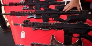La radical medida en Carolina de Norte contra los tiroteos: escuelas tendr&aacute;n lockers llenos de armas