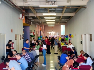 Orilla la violencia a ch&oacute;fer de aplicaci&oacute;n a abandonar el trabajo; se refugia en Feria del Empleo