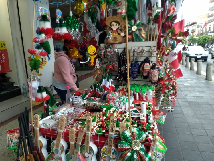 Pandemia apaga la fiesta de independencia; caen ventas de art&iacute;culos patrios