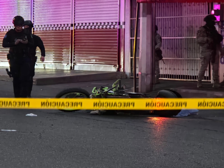 Asesinan a Polic&iacute;a Municipal al salir de turno en el Centro de Culiac&aacute;n