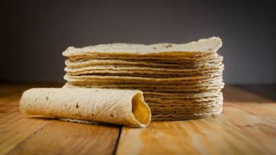 Secretaría de Economía y Sader descartan aumento al precio de tortilla.