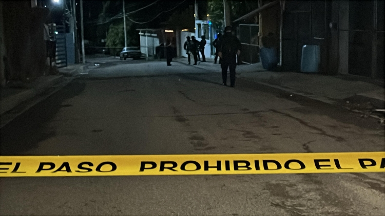 Mam&aacute; e hija sufren quemaduras en incendio de casa provocado por sicarios, en Bellavista, en Culiacancito