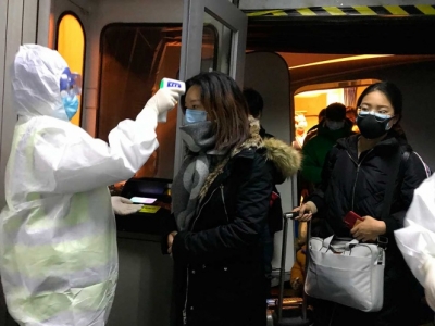Alerta de salud en China ante posible mutaci&oacute;n del virus; van 17 muertos