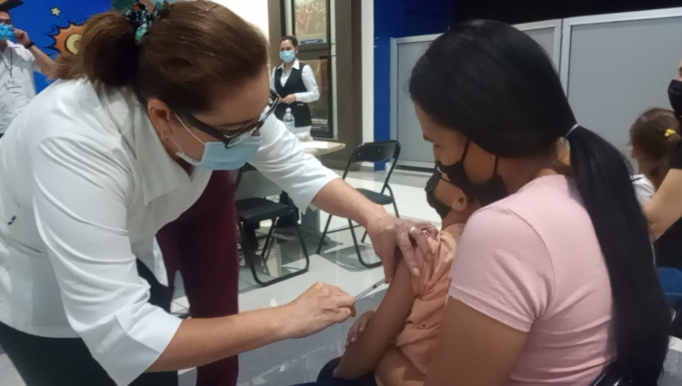 Hoy inicia etapa de esquema de vacunación para niños menores de 8 años en Plaza Sendero