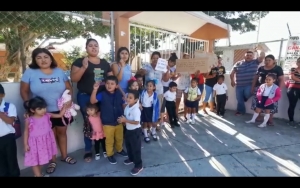 Padres de familia toman la escuela María de los Ángeles Polanco