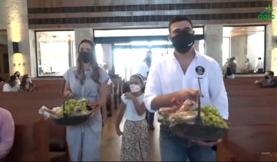 Como cada 24 de junio, agricultores cumplen con Dios y llevan sus ofrendas a la iglesia